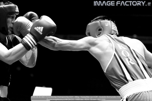 2009-09-06 AIBA World Boxing Championship 0231 - 69kg - Young Man Jun KOR - Asadullo Boimurodov KGZ